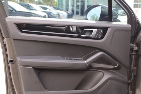 Used 2023 Porsche Cayenne image 17
