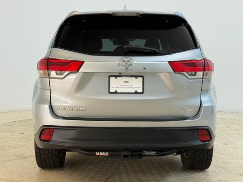Used 2018 Toyota Highlander XLE image 10