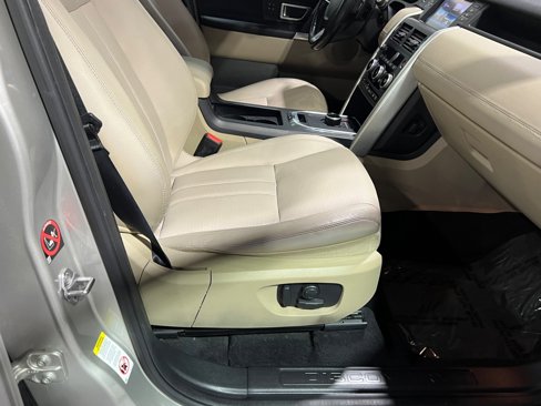 Used 2017 Land Rover Discovery Sport HSE image 38