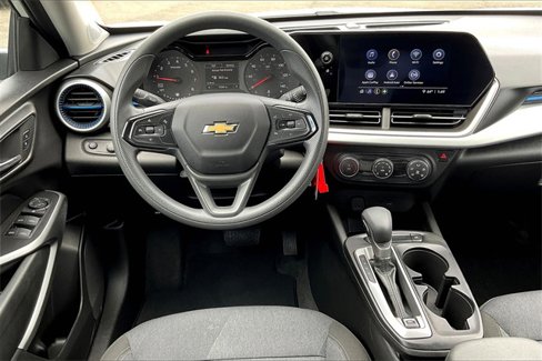 Used 2025 Chevrolet Trax LS image 5