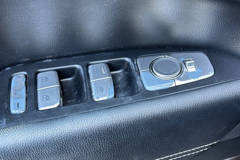 Used 2019 Genesis G70 2.0T Advanced image 12