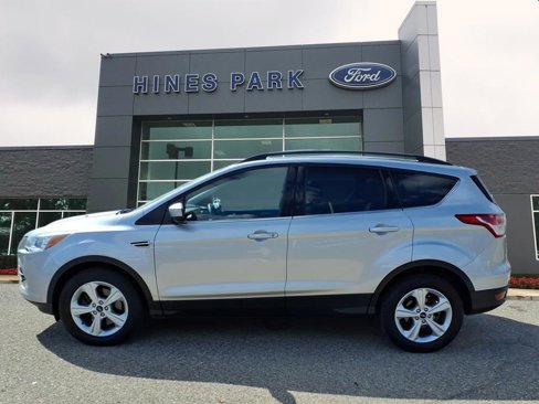 Used 2016 Ford Escape SE w/ Equipment Group 201A image 4