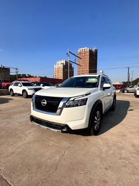 Certified 2022 Nissan Pathfinder SL image 1