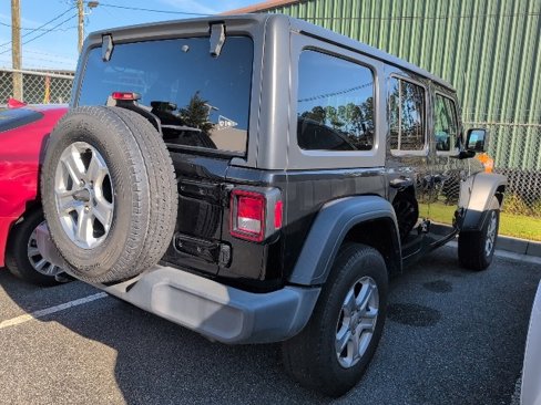Used 2019 Jeep Wrangler Unlimited Sport S image 2