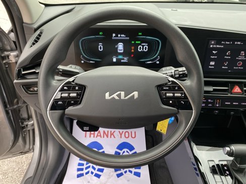 Used 2023 Kia Niro LX image 11