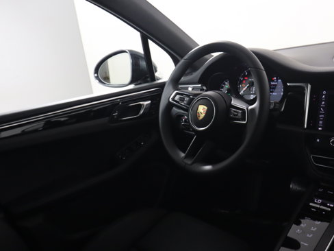 New 2026 Porsche Macan image 12