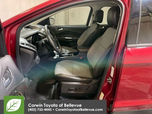 Used 2017 Ford Escape SE w/ SE Sport Appearance Package image 12