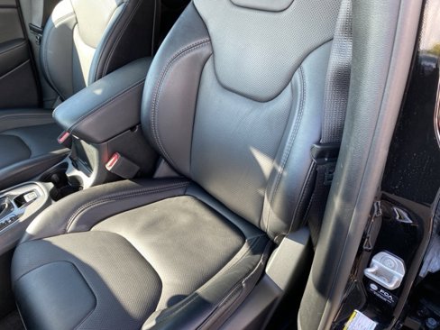 Used 2022 Jeep Cherokee Limited image 19