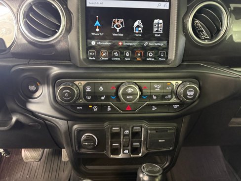 Used 2020 Jeep Wrangler Unlimited Sahara image 29