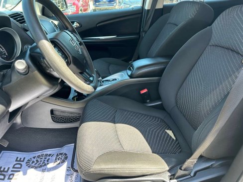 Used 2020 Dodge Journey SE image 9