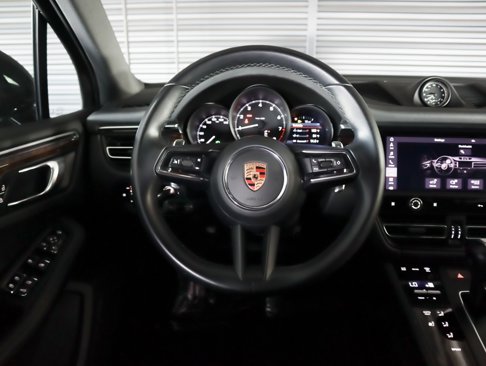Certified 2023 Porsche Macan image 15