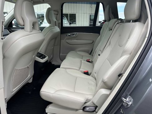 Used 2020 Volvo XC90 T5 Momentum w/ Protection Package Premier image 15