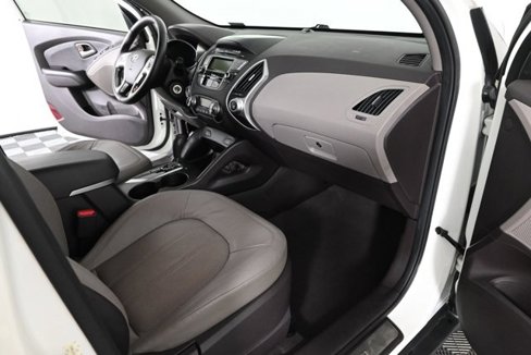 Used 2010 Hyundai Tucson Limited image 10