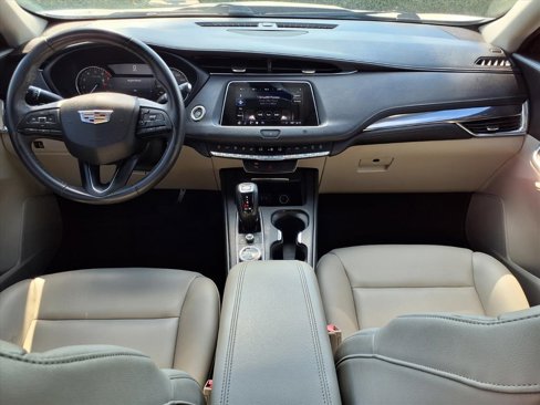 Used 2019 Cadillac XT4 Luxury image 3