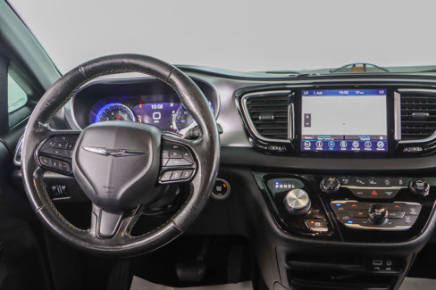 Used 2019 Chrysler Pacifica Touring Plus w/ Advanced Safetytec Group image 17