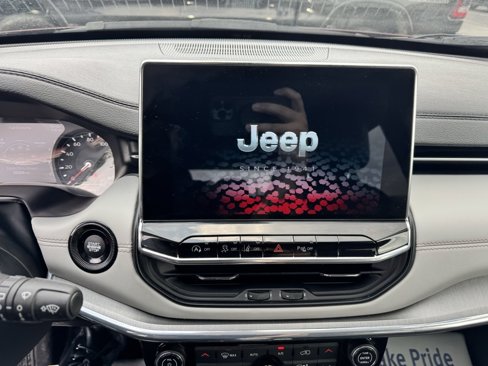 Used 2022 Jeep Compass Limited image 19