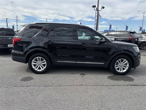 Used 2016 Ford Explorer XLT w/ Equipment Group 202A image 4