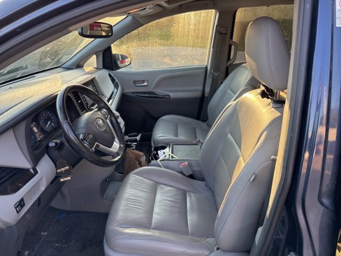 Used 2019 Toyota Sienna XLE image 14