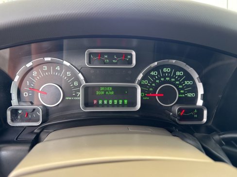 Used 2010 Ford Expedition XLT image 19