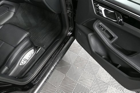 Used 2025 Porsche Macan image 27
