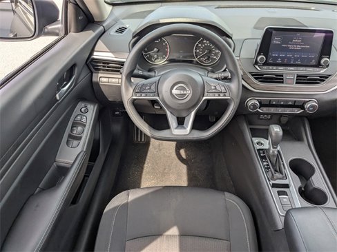 Used 2025 Nissan Altima 2.5 SV image 14