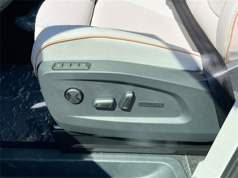 New 2025 Volkswagen ID. Buzz Pro S Plus image 19
