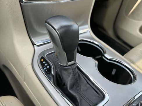 Used 2019 Jeep Grand Cherokee Limited image 21