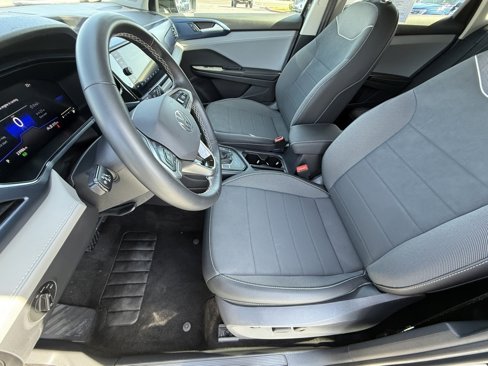 Used 2024 Volkswagen Taos SE image 16