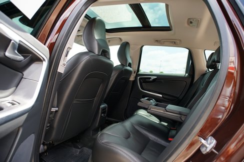 Used 2016 Volvo XC60 T6 Platinum w/ Protection Package image 20