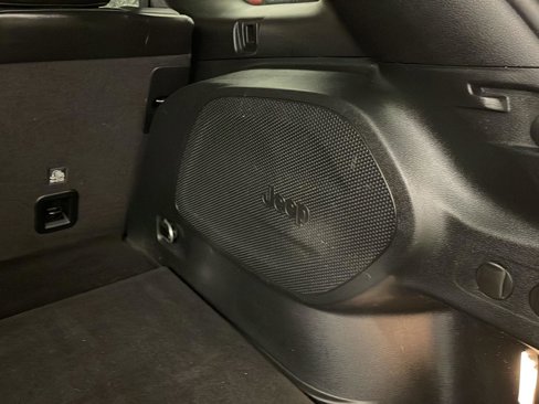 Used 2019 Jeep Cherokee Limited image 8