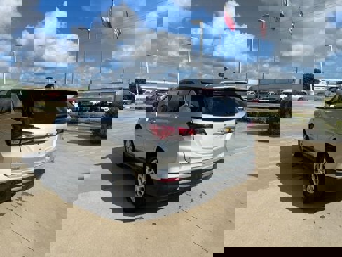 Used 2022 Chevrolet Equinox LT image 3