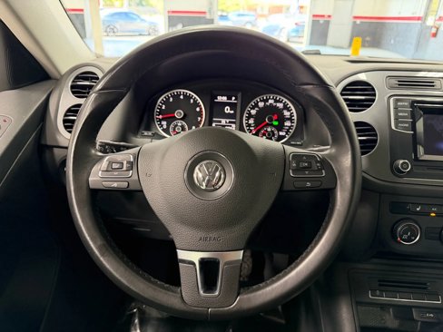 Used 2016 Volkswagen Tiguan S image 34