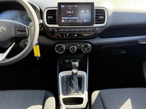 New 2025 Hyundai Venue SE image 21