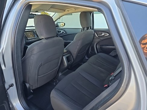 Used 2015 Chrysler 200 Limited w/ Convenience Group image 17