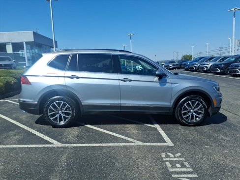 Used 2020 Volkswagen Tiguan SE w/ Panoramic Sunroof Package image 8