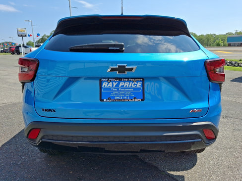 Certified 2025 Chevrolet Trax RS w/ Driver Confidence Package image 5