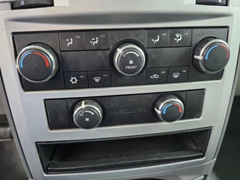 Used 2010 Chrysler Town & Country Touring image 19