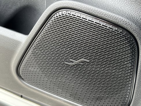 Used 2022 Mercedes-Benz EQB 300 4MATIC image 32