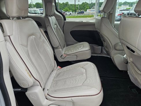 Used 2020 Chrysler Pacifica Limited image 13
