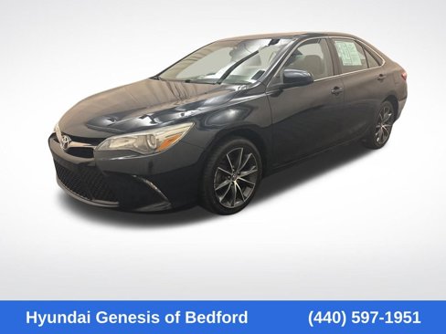 Used 2017 Toyota Camry XSE image 1