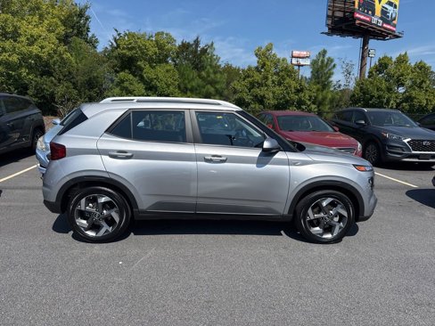 Used 2025 Hyundai Venue SEL image 3