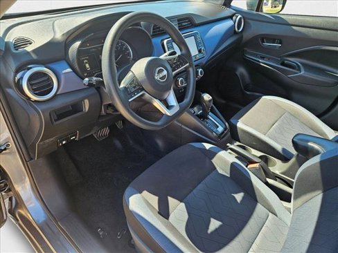 Used 2023 Nissan Versa SV image 9