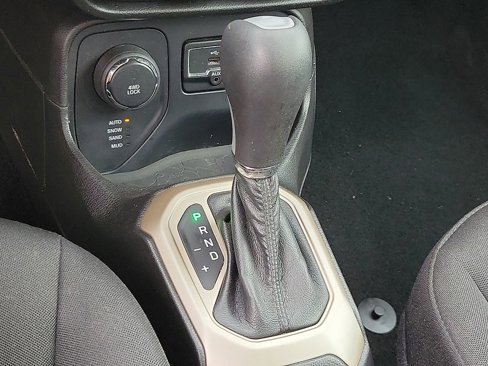 Used 2017 Jeep Renegade Sport w/ Power & Air Group image 17