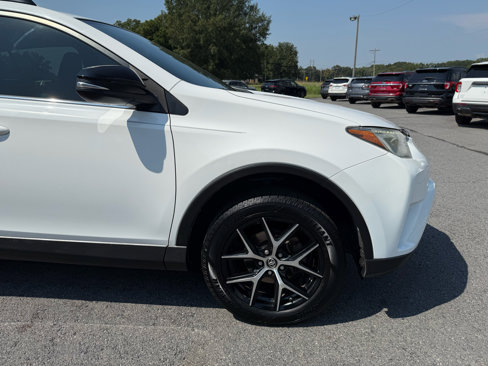 Used 2017 Toyota RAV4 SE image 44