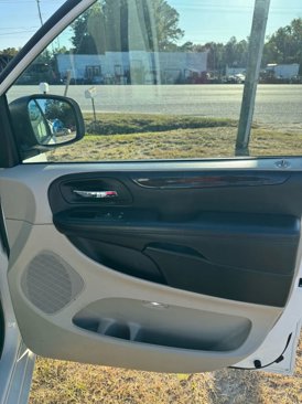 Used 2016 Dodge Grand Caravan SE w/ Quick Order Package 29E SE image 8