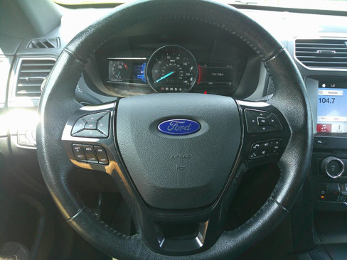 Used 2017 Ford Explorer XLT w/ XLT Appearance Package image 23
