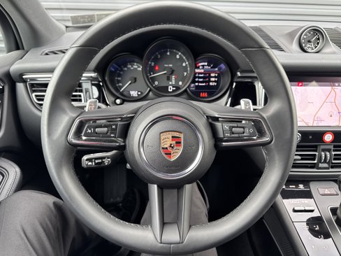 Certified 2025 Porsche Macan image 15