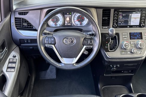 Used 2019 Toyota Sienna SE image 29