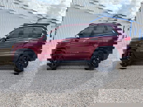Used 2022 Jeep Grand Cherokee Limited image 11