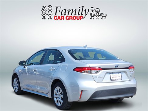 Used 2025 Toyota Corolla LE image 3